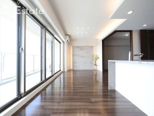 愛知県名古屋市千種区徳川山町6丁目(マンション)の賃貸物件の居間