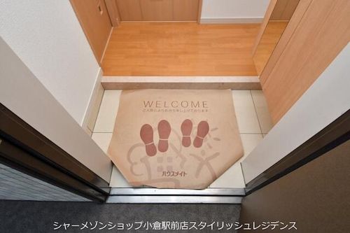 ミーナ原町の玄関