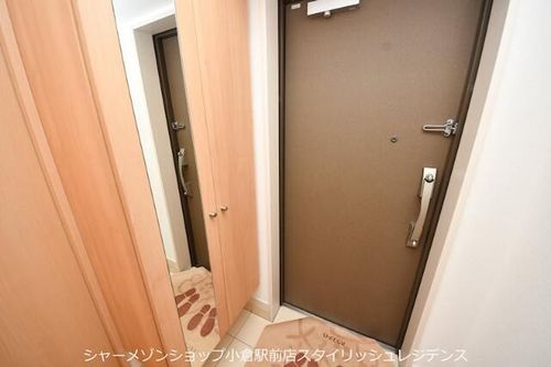 ミーナ原町の玄関