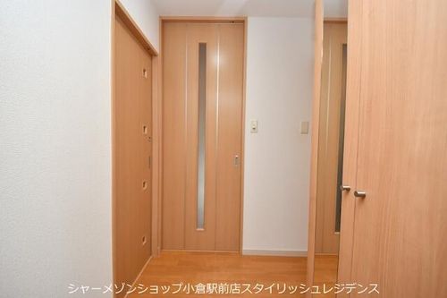 ミーナ原町の玄関