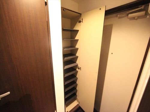 Creo堀田壱番館の玄関