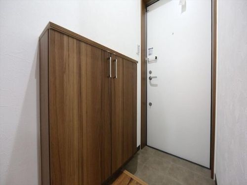 フローネル六番町の玄関