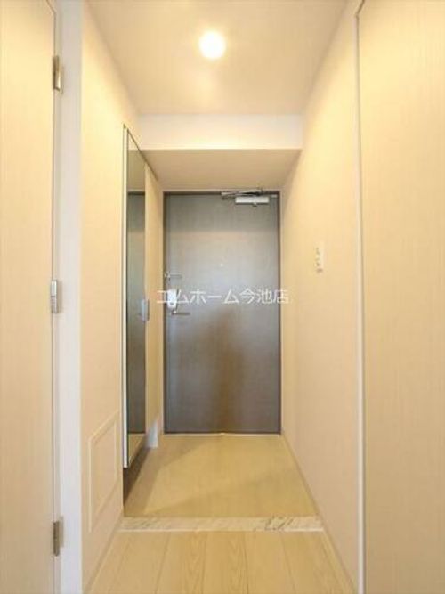 エスリード大曽根アヴェールの玄関
