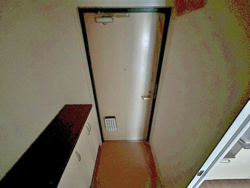 パインブルック東住吉の玄関