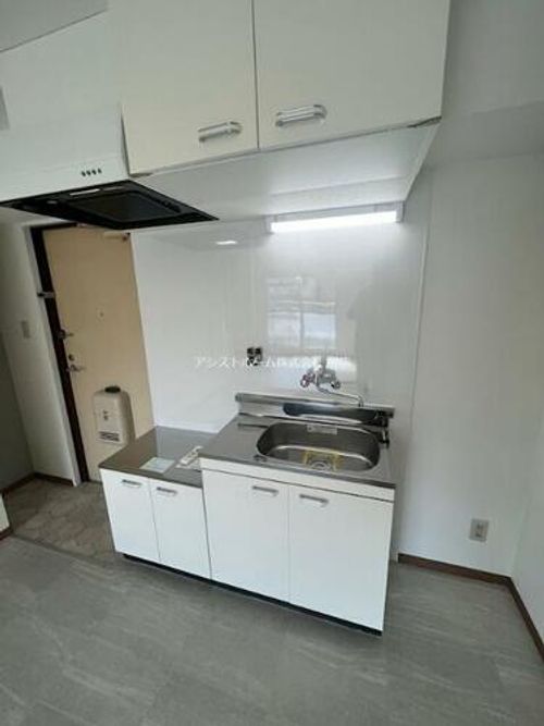 ロイヤルコート1番館202のキッチン