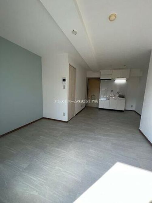 ロイヤルコート1番館202の居間