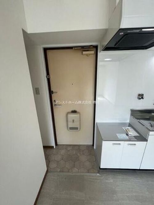 ロイヤルコート1番館202の玄関