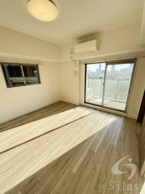 プレサンス四天王寺の居間