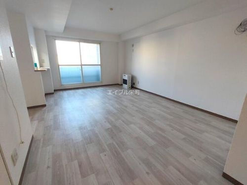 ゴールドハイツ203の居間