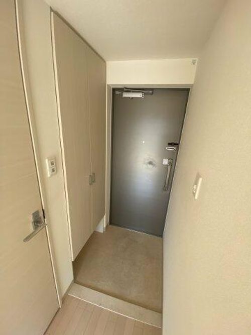 エスリード中山手県庁前の玄関