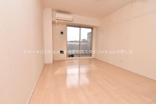 グランドアイ香春口の居間