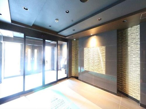プレサンス大須観音フィエスタの玄関