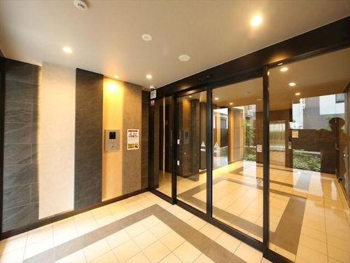 プレサンス大須観音フィエスタの玄関