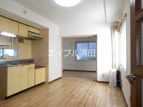 ビッグバーンズマンション清田301の居間