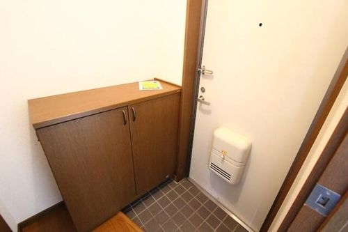 ユニゾン月寒東Fの玄関