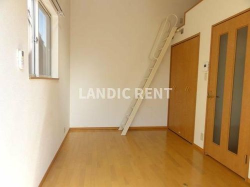 コンフォートベネフィス箱崎8の居間