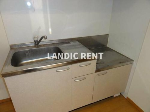 コンフォートベネフィス箱崎8のキッチン