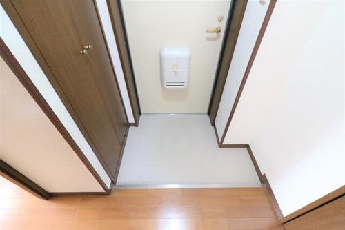 羊ヶ丘マンションの玄関