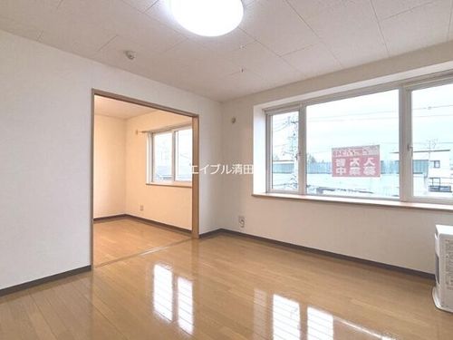 IMラピス205の居間
