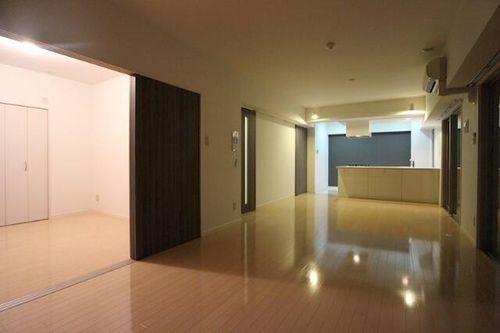 Basic B.L.D YAHATA1201の居間