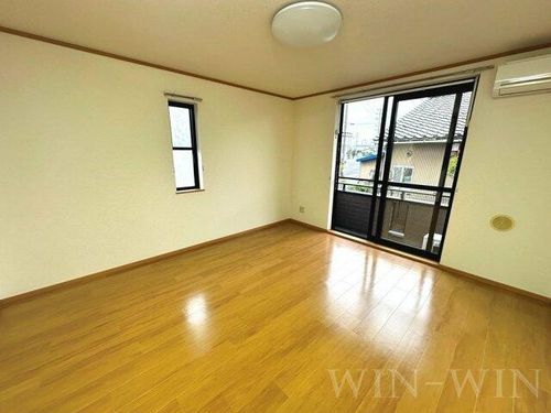 エヴァーグリーン二川102の居間