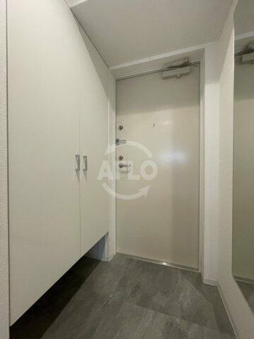 セレニテ日本橋エクラの玄関