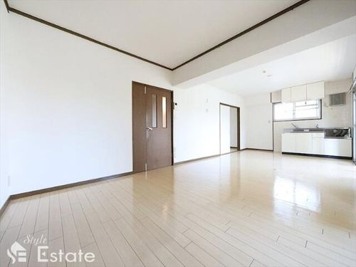 愛知県名古屋市中区新栄2丁目(マンション)の賃貸物件の居間