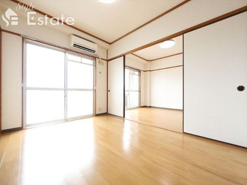 愛知県名古屋市名東区亀の井2丁目(マンション)の賃貸物件の居間