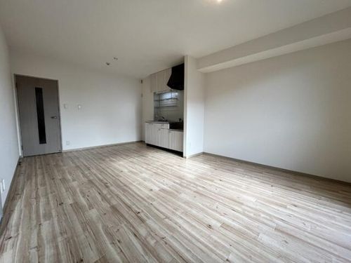 フロンティアSの居間