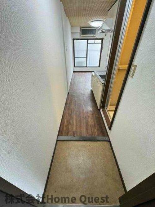 ピースハイツ長堂A棟の玄関