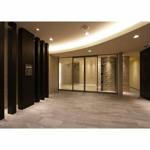 スプランディッド新大阪IIIの玄関