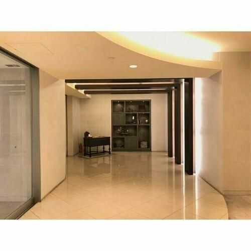 スプランディッド新大阪IIIの玄関