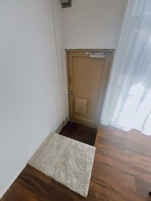 サニーハウス102の玄関