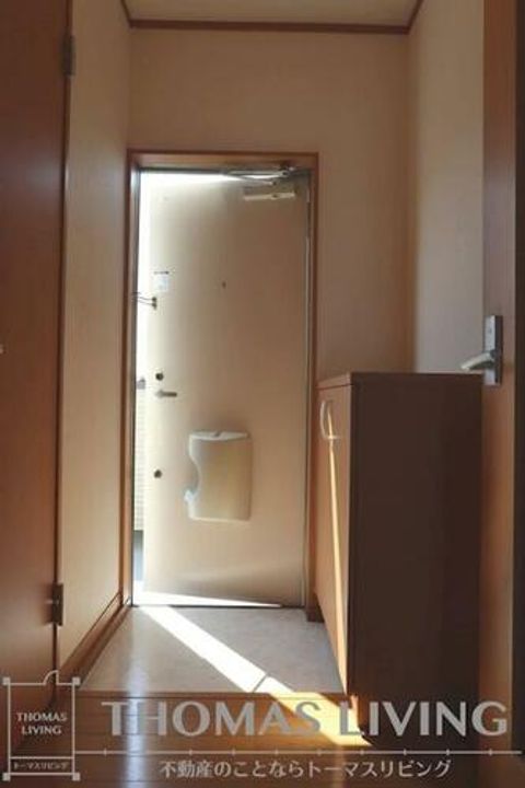 ラファールコートB棟201の玄関