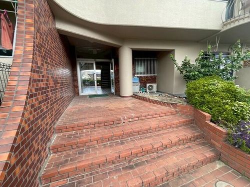 阪急上牧ドリームマンションの玄関