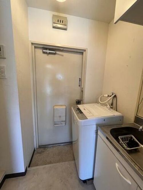 サンマンション茨木303の玄関