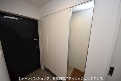 ヒルクレスト小倉高峰グランデの玄関