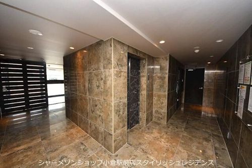 ヒルクレスト小倉高峰グランデの玄関