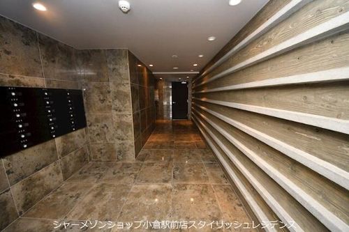 ヒルクレスト小倉高峰グランデの玄関