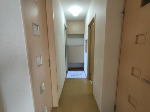 シャトン・アイ A棟の玄関