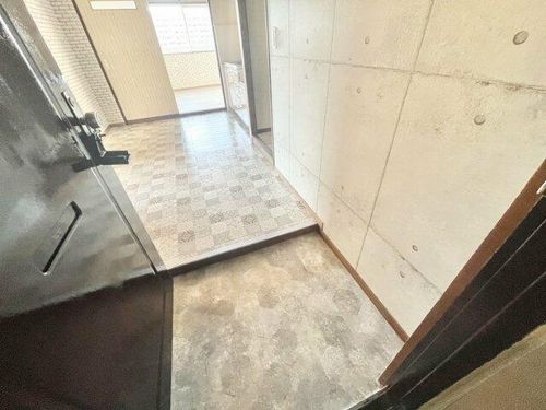 藤原マンションの玄関