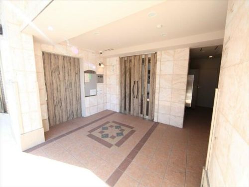 シティライフ今池の玄関