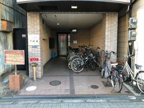 アーバン千林A棟の玄関