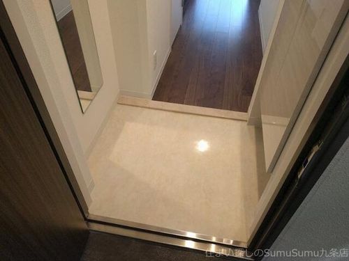 レオンヴァリエ大阪ベイシティⅡ604の玄関