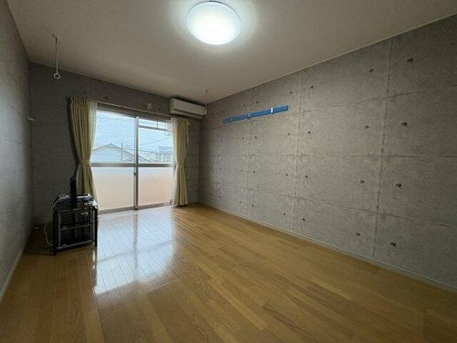 ワンルームアパートメントUEHIRA202の居間