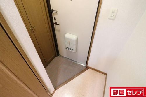マンションリバーサイド206の玄関
