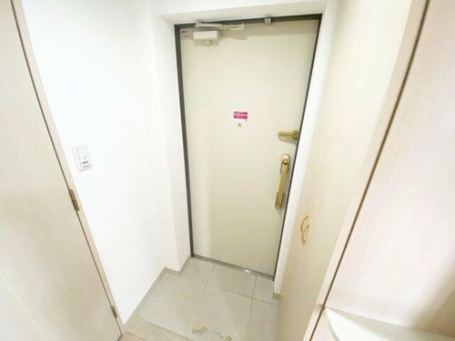 アスリート本町リバーウエストの玄関
