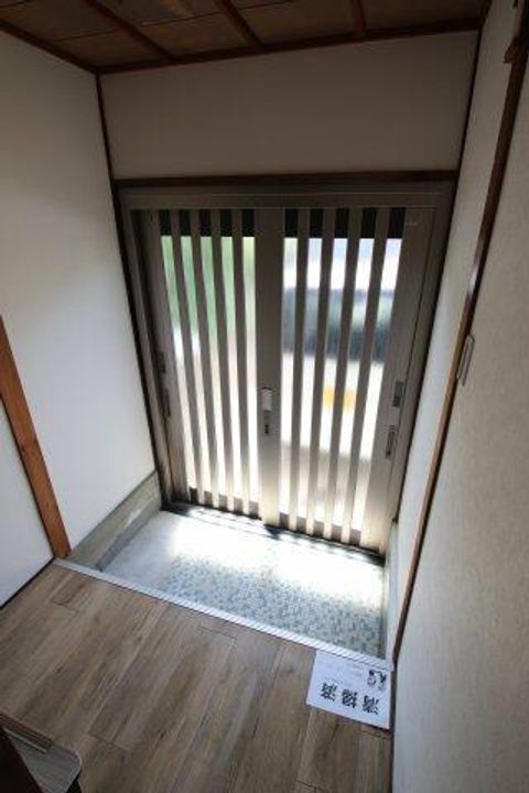 大阪府堺市東区日置荘田中町(一戸建)の賃貸物件の玄関