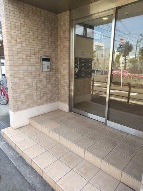 イセハイツ305の玄関