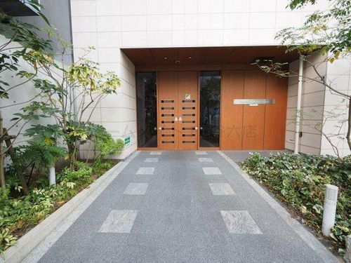 アーバンフラッツ瓦町の玄関